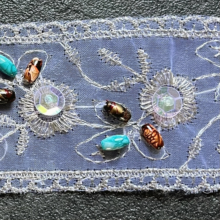 Kastrandje met kraaltjes 5cm hoog nr. 35