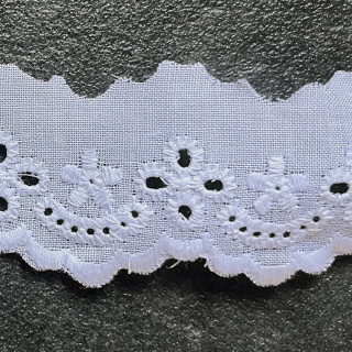 Wit broderie randje 3 cm hoog nr. 32