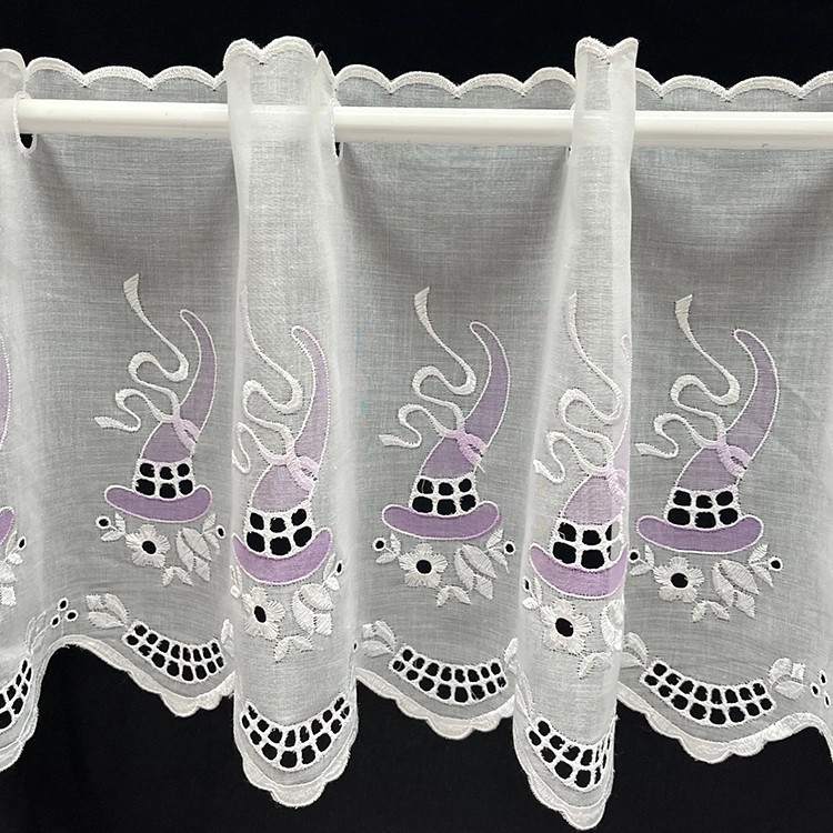 Valletje nr.335 wit 27cm hoog met lila heksenhoed