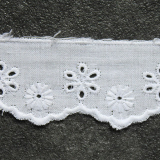 Wit broderie kant 3 cm hoog nr.24