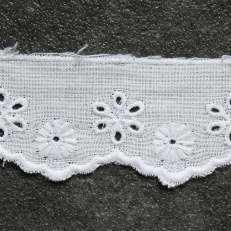 Wit broderie kant 3 cm hoog nr.24