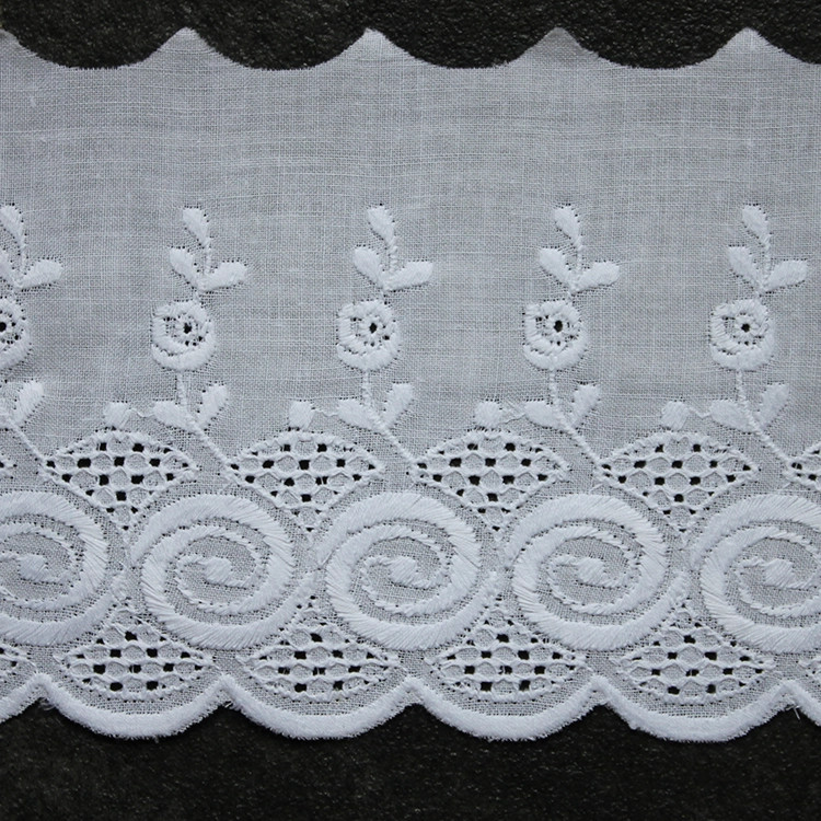 Wit broderie rand 10 cm hoog nr.22