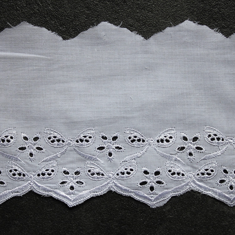 Wit broderie rand 5 cm hoog nr.23