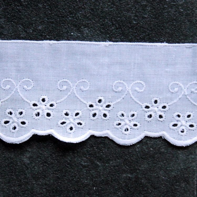 Wit broderie kant 5 cm hoog nr.8