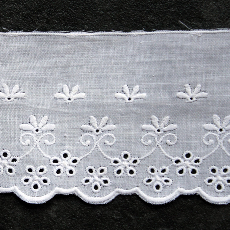 Wit broderie kant 8 cm hoog nr.6