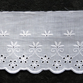 Wit broderie kant 8 cm hoog nr.6