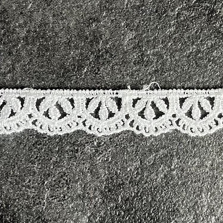 Wit kantje 1,3 cm hoog nr.14