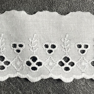 Wit broderie randje 5,5 cm hoog nr. 41