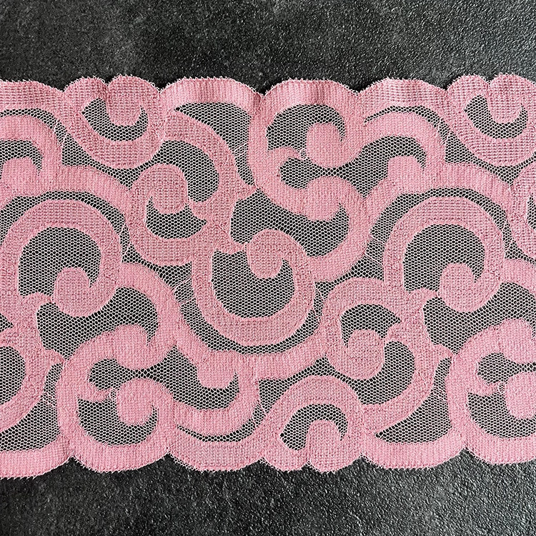 Roze broderie rand 13,5 cm hoog nr.43