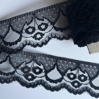 Zwart broderie rand 4 cm hoog nr.48