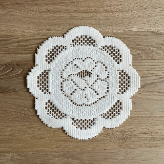 Ivoor kanten kleedje rond | 20 cm diameter (nr.12)