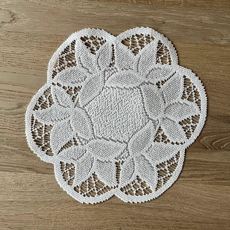 Kanten kleedje ivoor diameter 27 cm (nr.8)
