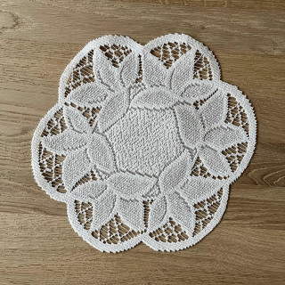 Kanten kleedje ivoor diameter 27 cm (nr.8)