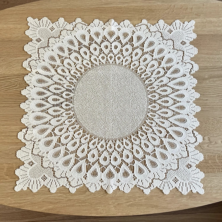 Kanten kleedje ivoor 50x50cm (nr.18)