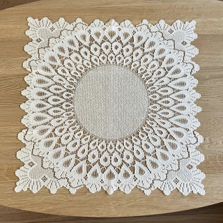 Kanten kleedje ivoor 50x50cm (nr.18)