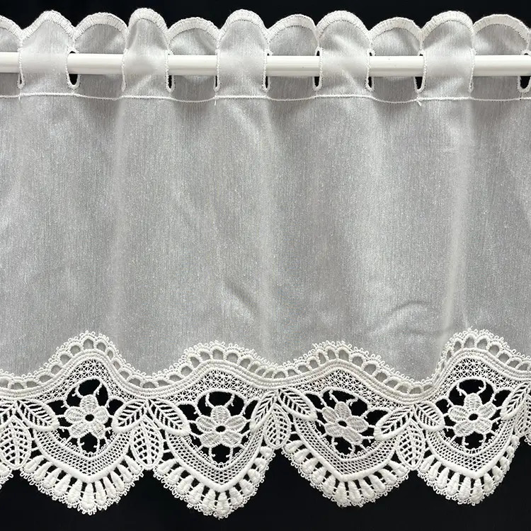 Valletje nr.464 wit met kant 36cm hoog