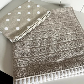Kracht keukenset beige stippen | Theedoek en keukendoek